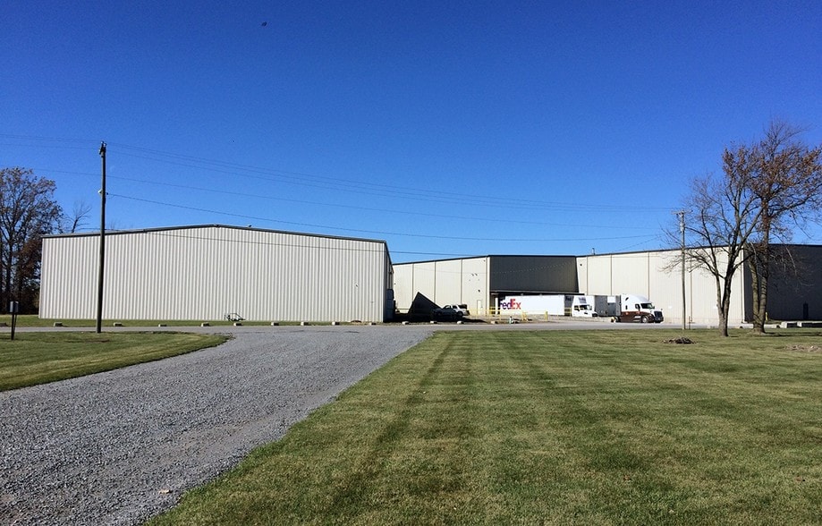 400 W Wall St, Paulding, OH à louer - Photo du bâtiment - Image 1 de 11