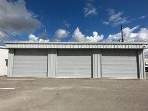 5830 Star Ln, Houston, TX for lease Building Photo- Image 2 of 6