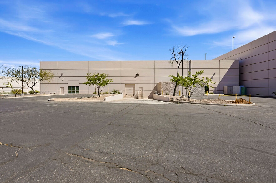 8060 S Kyrene Rd, Tempe, AZ à louer - Photo du bâtiment - Image 2 de 12