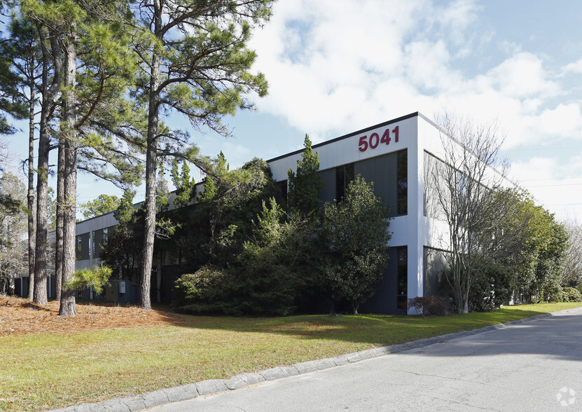 5041 New Centre Dr, Wilmington, NC for lease - Building Photo - Image 1 of 15