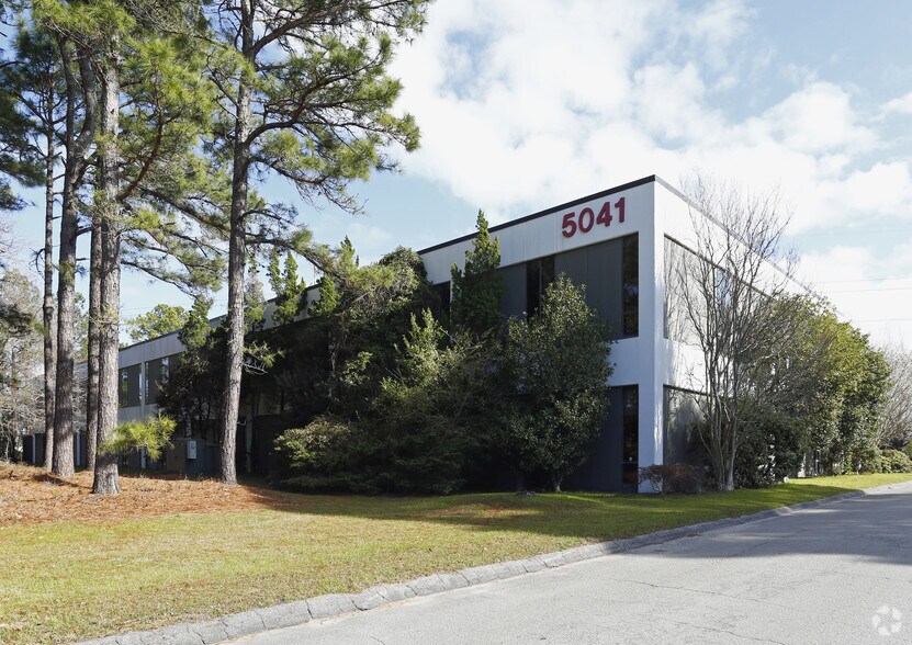 5041 New Centre Dr, Wilmington, NC à louer - Photo du bâtiment - Image 1 de 15