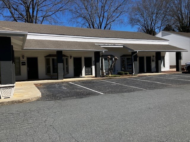 500 Northgate Park Dr, Winston-Salem, NC à louer - Photo du bâtiment - Image 2 de 6