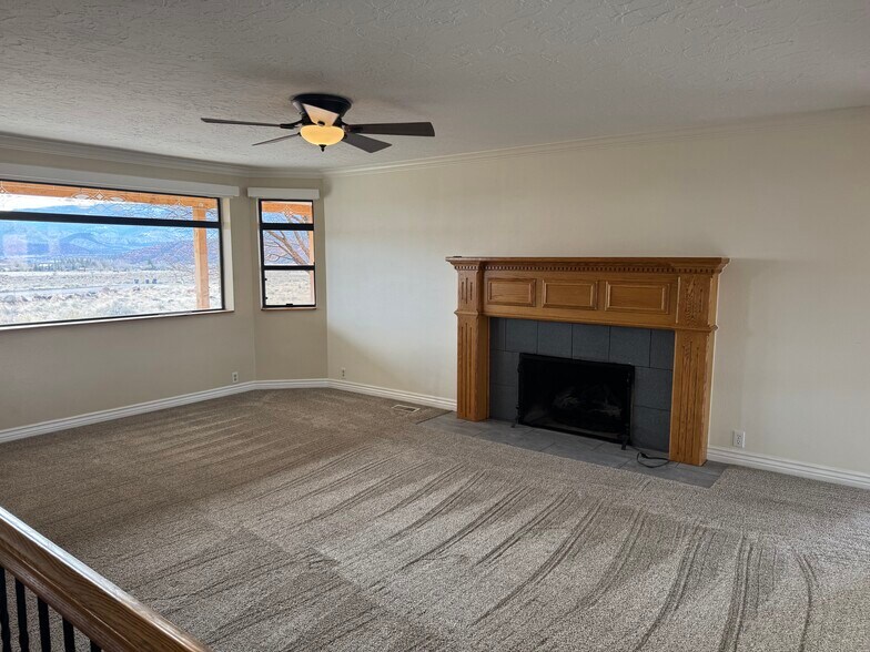 397 N Wendy St, Torrey, UT à vendre - Photo du bâtiment - Image 3 de 52
