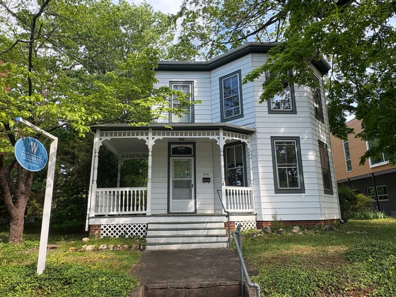 516 Locust Ave, Charlottesville, VA à louer - Photo principale - Image 1 de 1