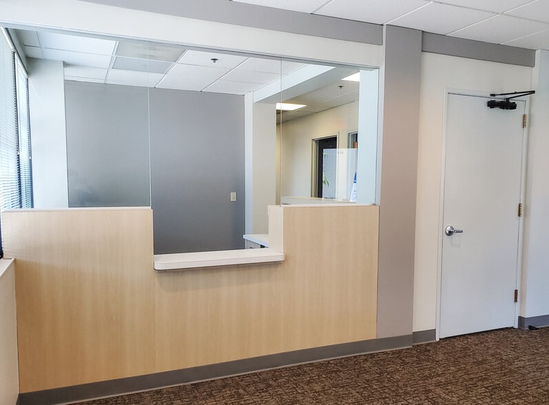 8614 NE Mill Plain Blvd, Vancouver, WA for lease - Interior Photo - Image 3 of 8