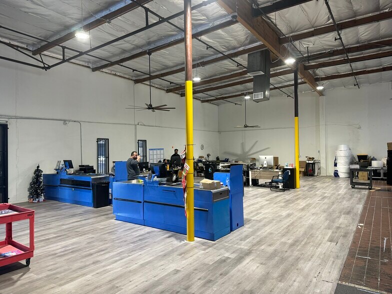 8728 Utica Ave, Rancho Cucamonga, CA à louer - Photo du bâtiment - Image 3 de 10