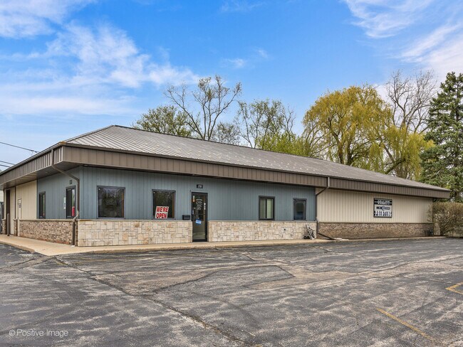 More details for 1550 Green Bay Rd, North Chicago, IL - Retail for Sale