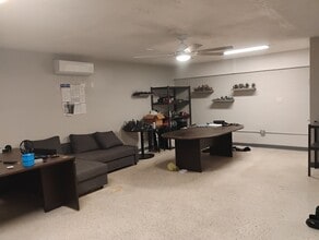 2860-2868 E Bay Dr, Largo, FL à louer Photo intérieure- Image 2 de 4