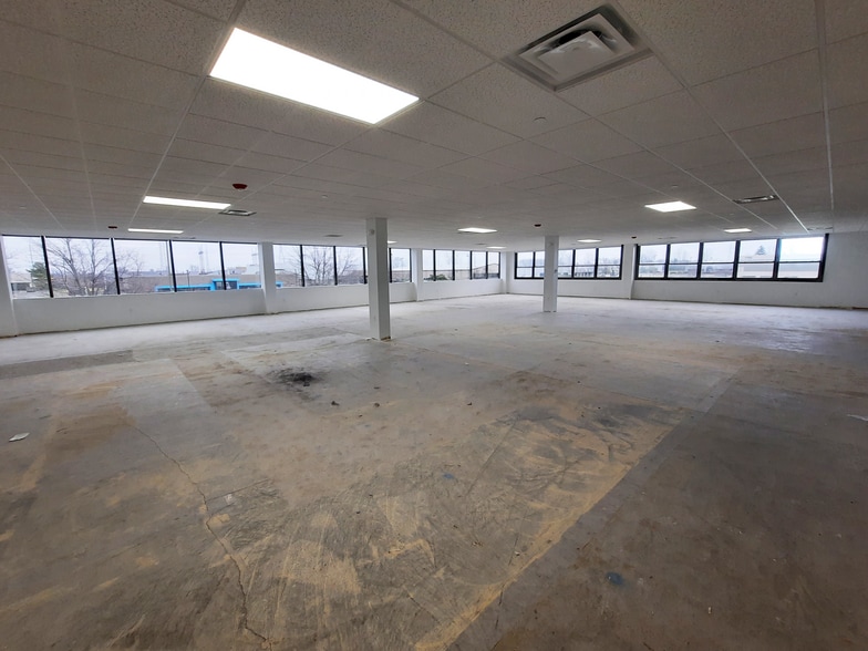 7801 N Central Dr, Lewis Center, OH à louer - Photo intérieure - Image 3 de 11