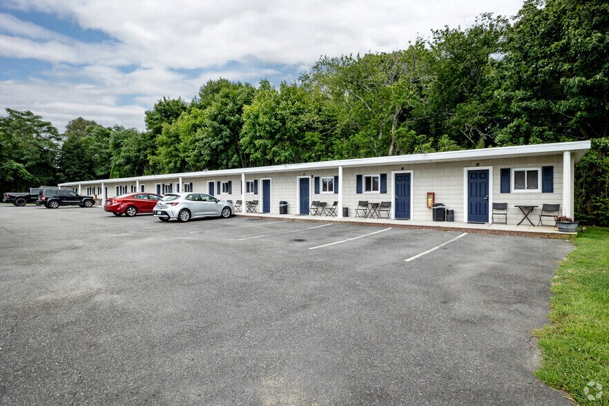 1399 Main Road, Riverhead, NY à vendre - Photo du bâtiment - Image 2 de 29