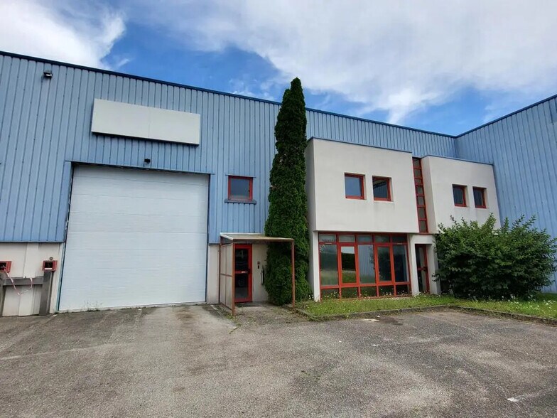 9 Rue Jean Rostand, Genas à louer - Photo du bâtiment - Image 2 de 7