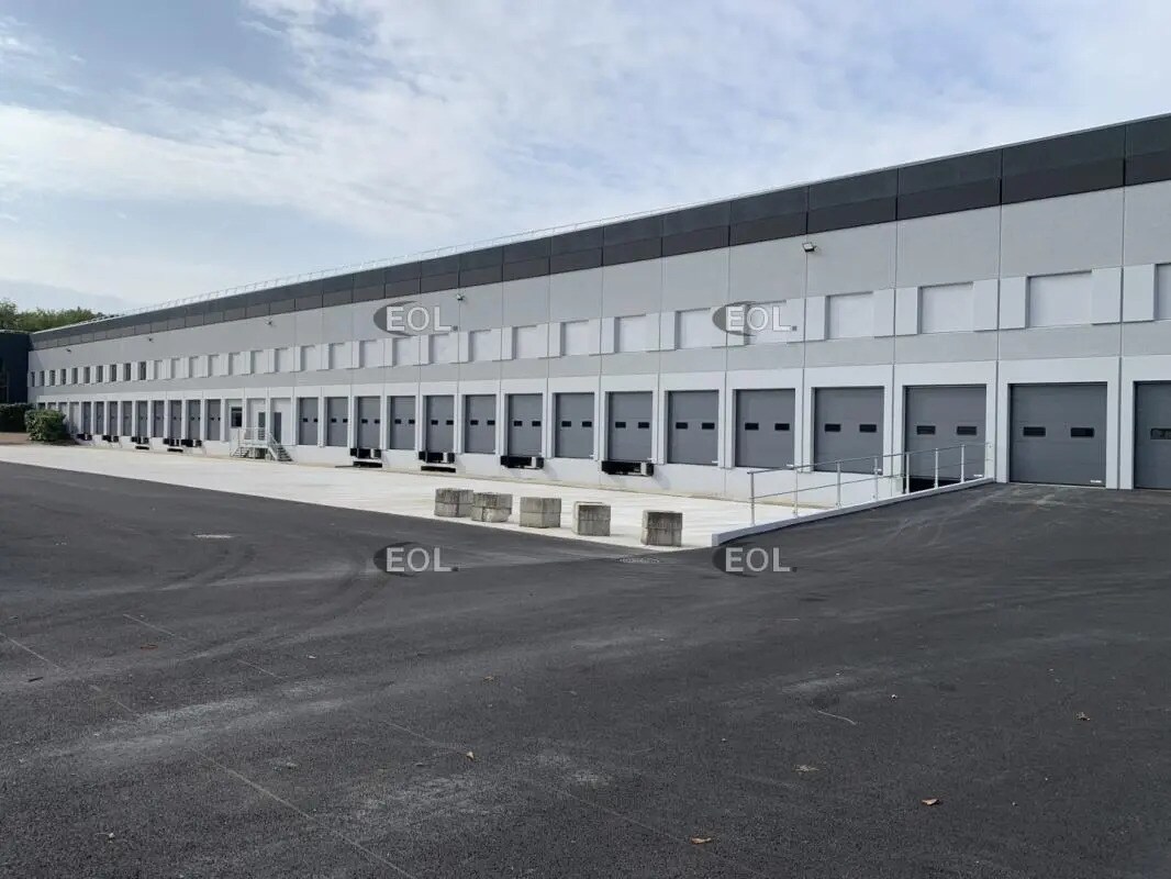 Industrial in Lisses for lease Building Photo- Image 1 of 2