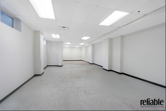 5024 10th Ave, Brooklyn, NY 11219 - Unité M1 -  - Photo intérieure - Image 1 of 2