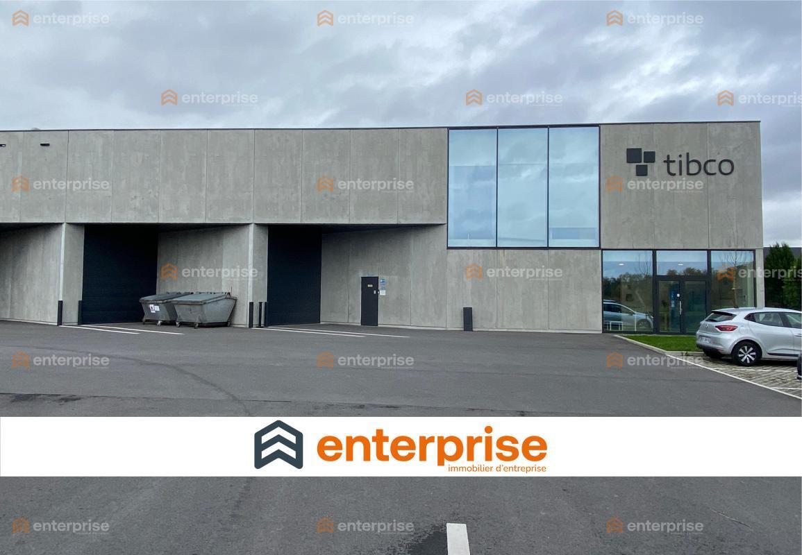 Industrial in Carvin for lease Building Photo- Image 1 of 10