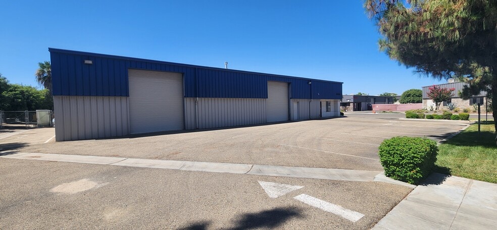 3629 W Gettysburg Ave, Fresno, CA for lease - Building Photo - Image 3 of 4