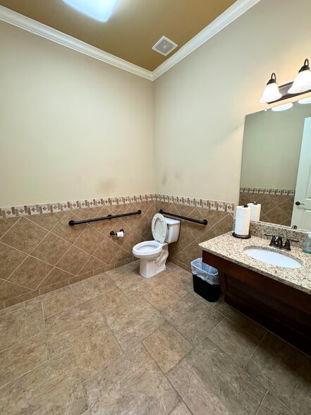 16510 Avenplace Rd, Tomball, TX for lease - Interior Photo - Image 3 of 10