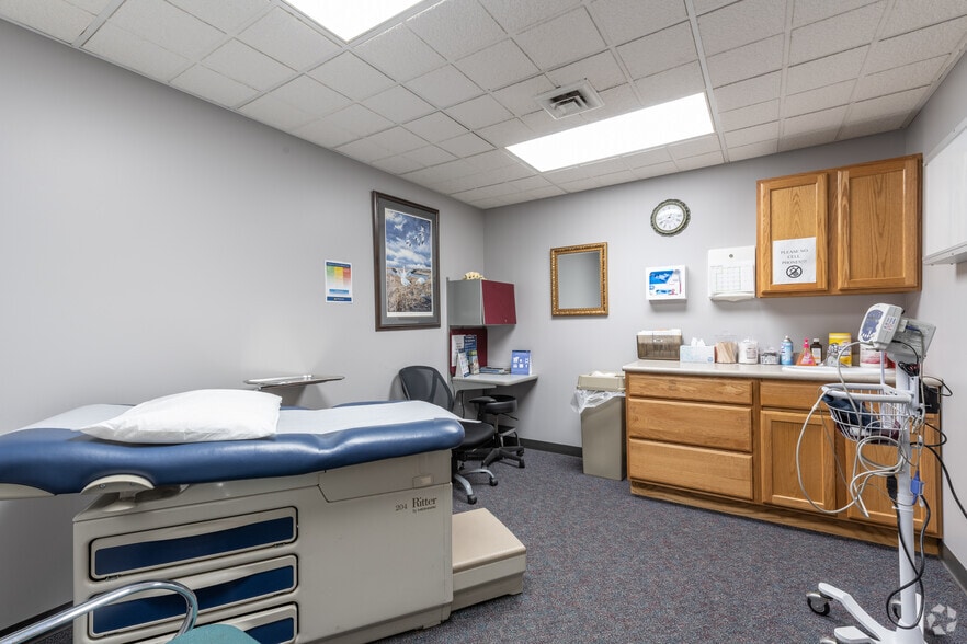 1277 E Cedar Ave, Gladwin, MI for lease - Interior Photo - Image 2 of 18