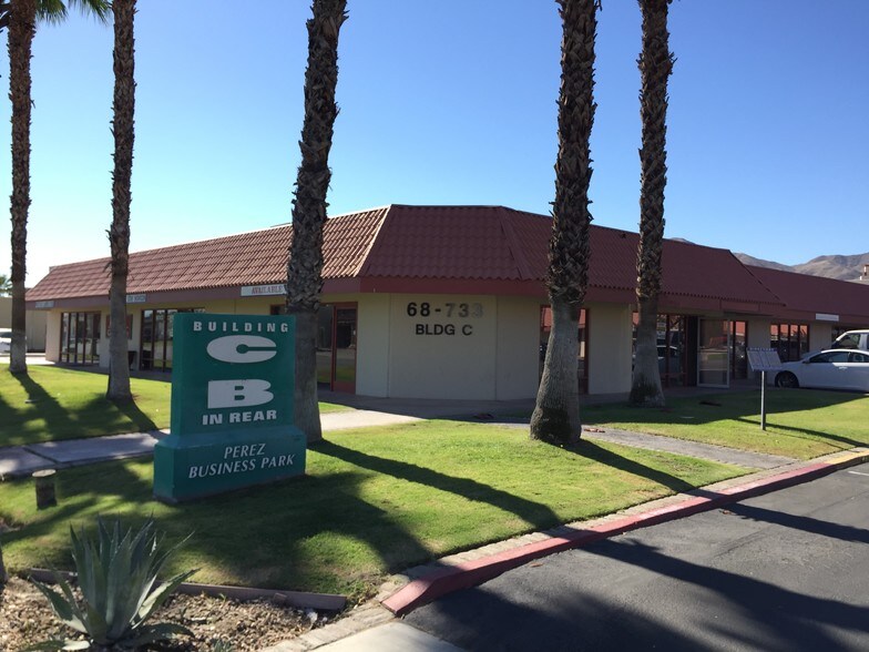 68733 Perez Rd, Cathedral City, CA à louer - Photo du bâtiment - Image 3 de 6
