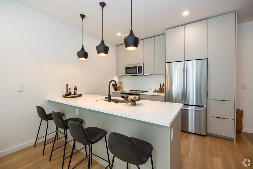1380 Uvalda St, Aurora, CO for lease - Interior Photo - Image 2 of 75