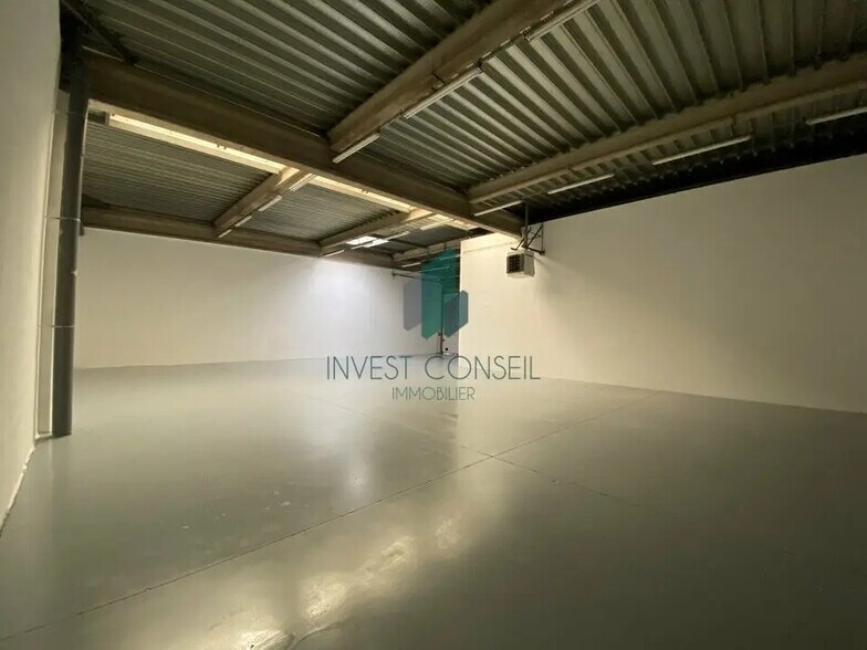 Flex in Chambly for lease - Building Photo - Image 3 of 6