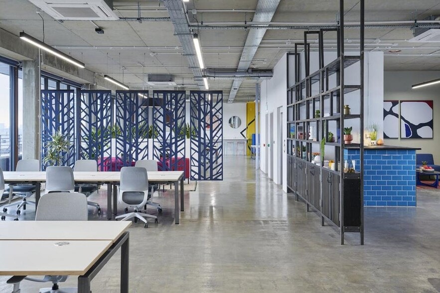 2-8 Morris Pl, London for lease - Building Photo - Image 2 of 15