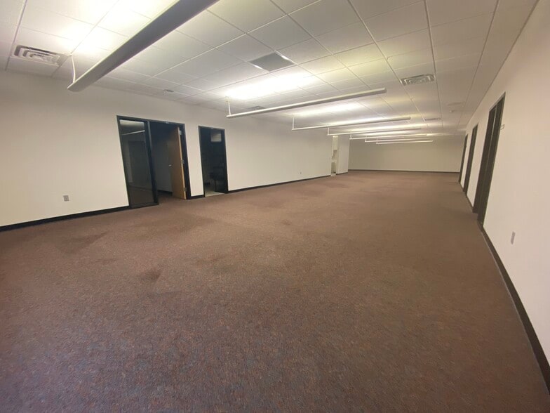 2143 E Primrose St, Springfield, MO à louer - Photo du bâtiment - Image 3 de 12