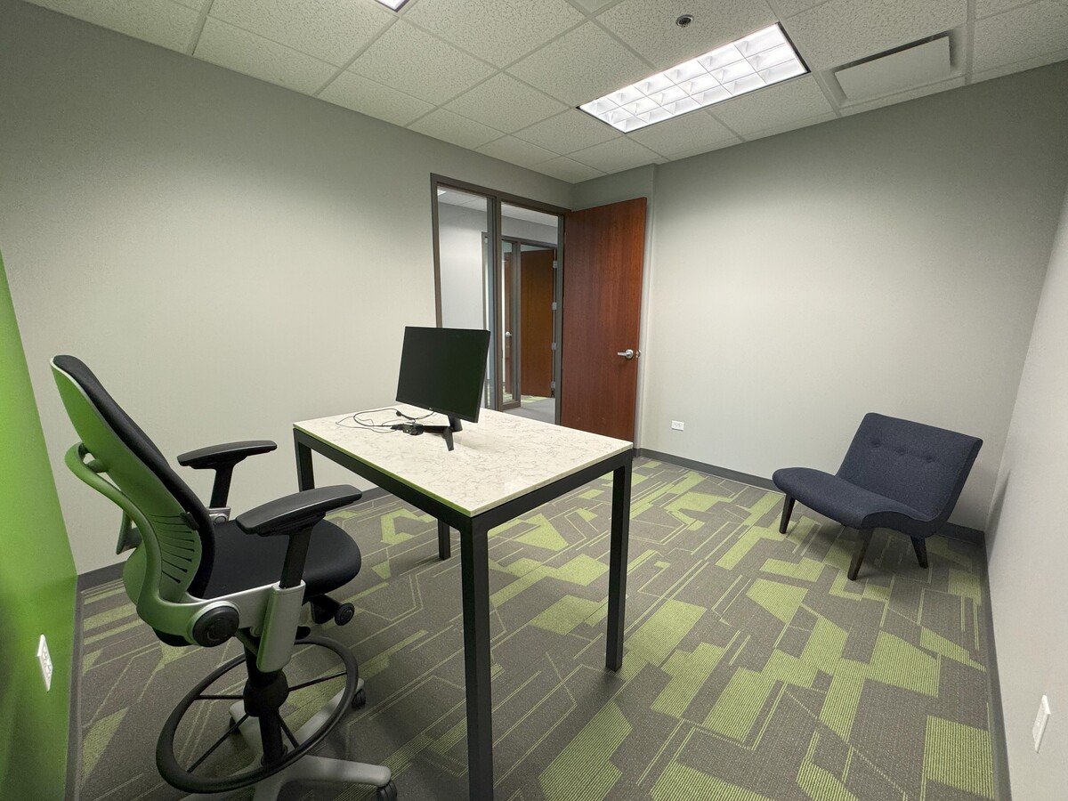 4200 Cantera Dr, Warrenville, IL 60555 - Unité 217 -  - Photo intérieure - Image 2 of 9