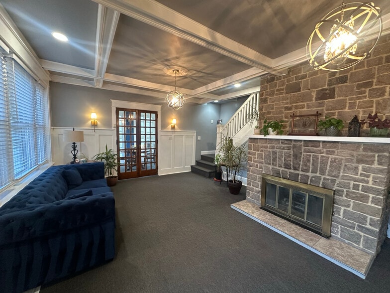 600 S White Horse Pike, Audubon, NJ for lease - Building Photo - Image 3 of 8