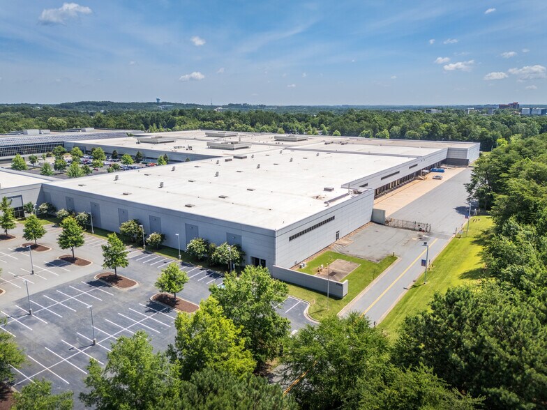 7345 IBM Dr, Charlotte, NC à louer - Photo du bâtiment - Image 3 de 6