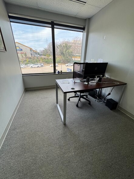 3200 Wake Forest Rd, Raleigh, NC for lease - Interior Photo - Image 2 of 6