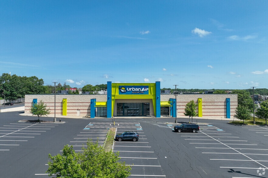 435 Westgate Dr, Brockton, MA for sale - Building Photo - Image 2 of 4