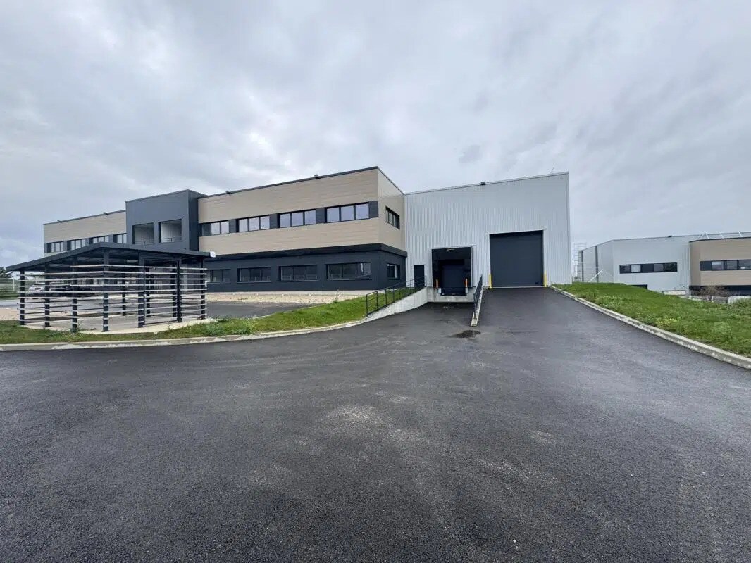 Flex in Colombier-Saugnieu for lease Building Photo- Image 1 of 12
