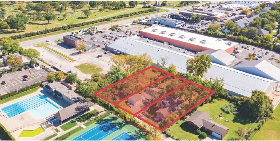 Beverly Hills / Birmingham portefeuille de 3 propriétés à vendre sur LoopNet.ca - Photo principale - Image 1 de 1