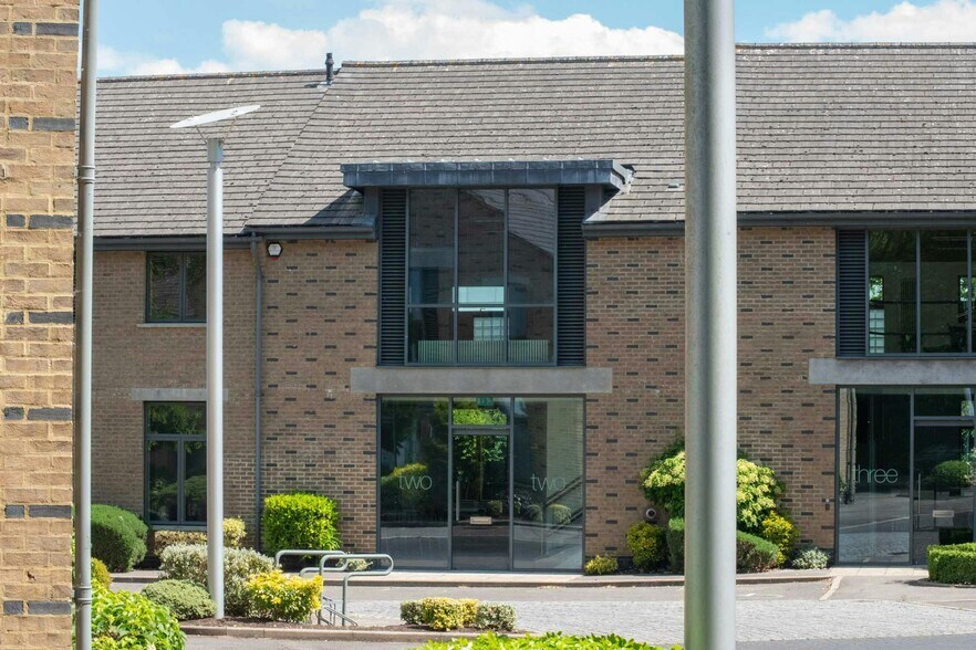 The Courtyard, Eastern Road, Bracknell à louer - Photo du bâtiment - Image 2 de 13