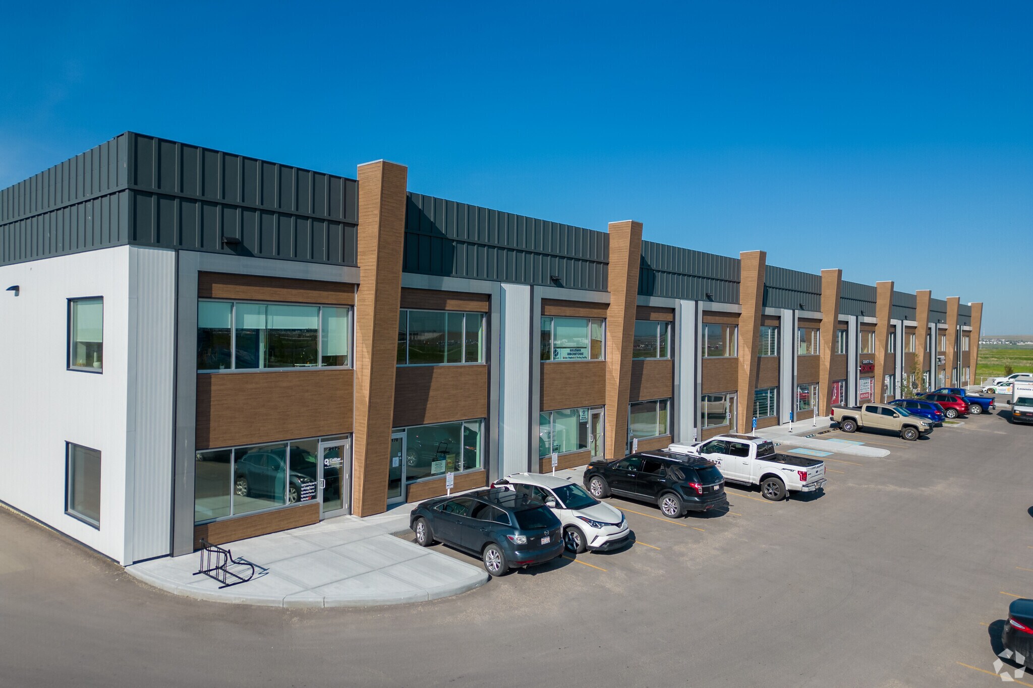 12318 Barlow Trl NE, Calgary, AB à vendre Photo principale- Image 1 de 1