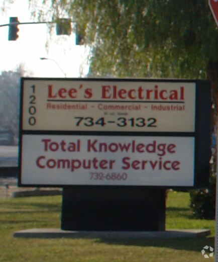 1200-1212 W Murray Ave, Visalia, CA for sale - Building Photo - Image 2 of 7