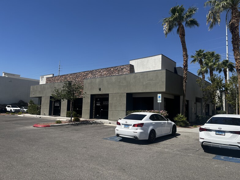 6030 S Rainbow Blvd, Las Vegas, NV à louer - Photo du bâtiment - Image 3 de 33