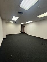 110 E Schiller St, Elmhurst, IL for lease Interior Photo- Image 2 of 6