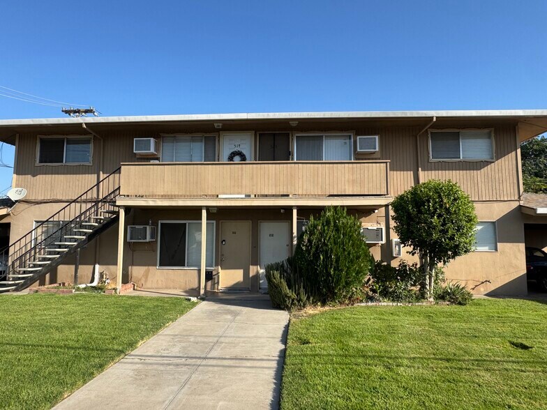511 W Center St, Manteca, CA à vendre - Photo principale - Image 1 de 13