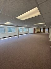 12715 Miller Rd NE, Bainbridge Island, WA à louer Photo intérieure- Image 2 de 5