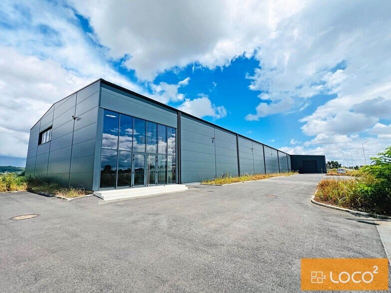 Industrial in Ondes for lease - Building Photo - Image 1 of 5