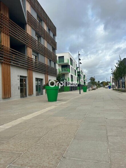 Commerce de détail dans Bezannes à louer - Photo du bâtiment - Image 1 de 6