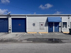 511-545 NE 32nd St, Oakland Park, FL à louer Photo du bâtiment- Image 1 de 6
