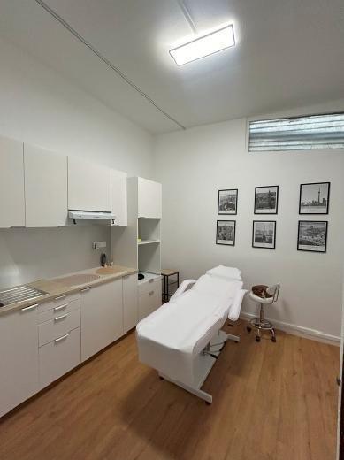 Multifamily in Paris for sale - Interior Photo - Image 2 of 4