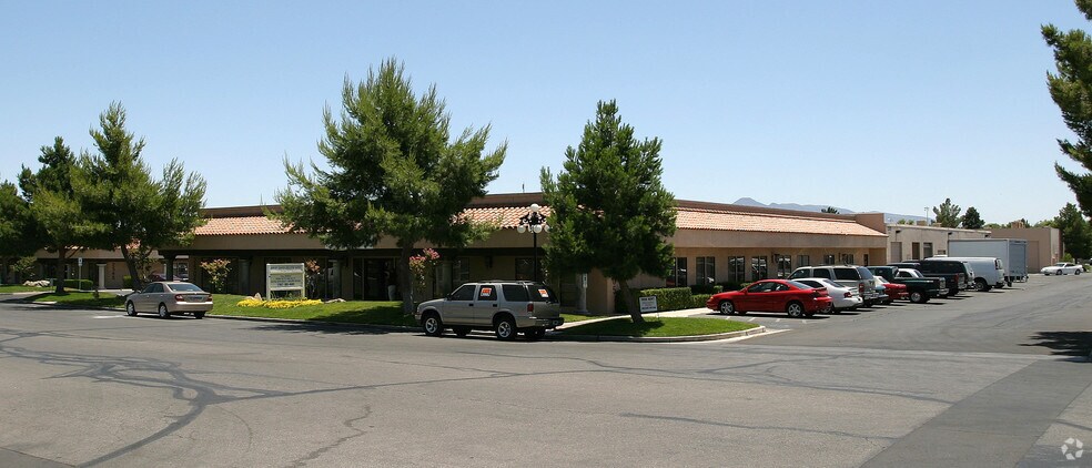2505 Chandler Ave, Las Vegas, NV à louer - Photo du bâtiment - Image 3 de 6