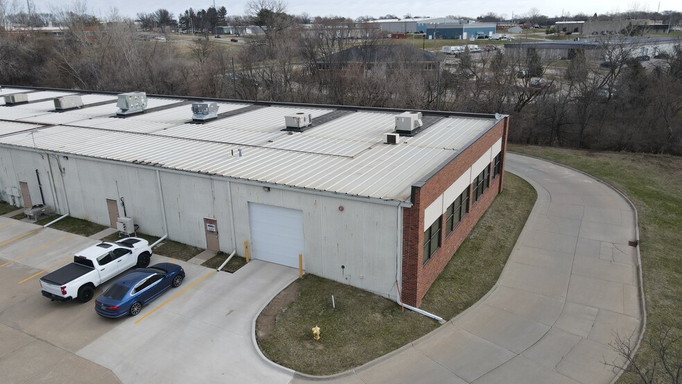 10500-10580 Justin Dr, Urbandale, IA for lease - Building Photo - Image 2 of 4