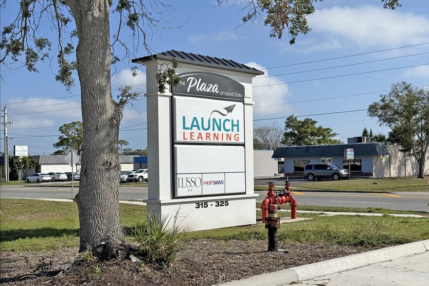 315 S Courtenay Pky, Merritt Island, FL for lease - Building Photo - Image 2 of 11