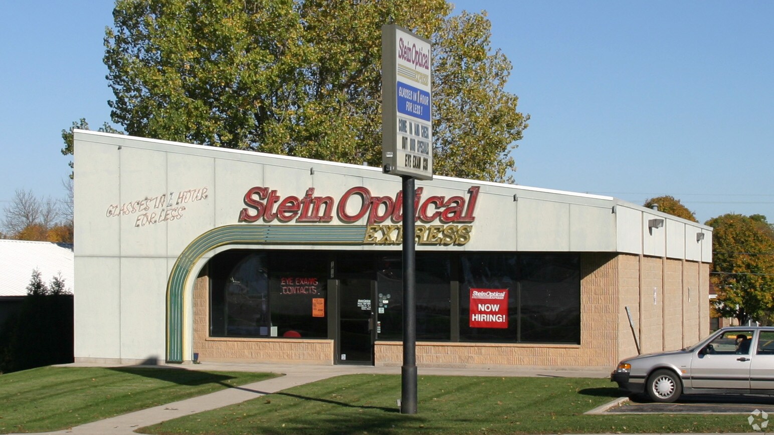 1437 S Main St, West Bend, WI à vendre Photo principale- Image 1 de 2