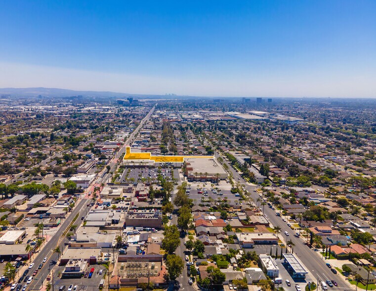 1820 Main st, Santa Ana, CA à vendre - Photo du bâtiment - Image 3 de 7