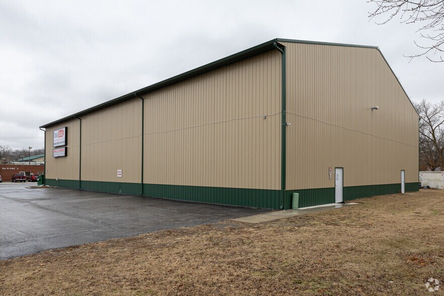 4027 W Ridge Rd, Gary, IN à louer - Photo du bâtiment - Image 2 de 2